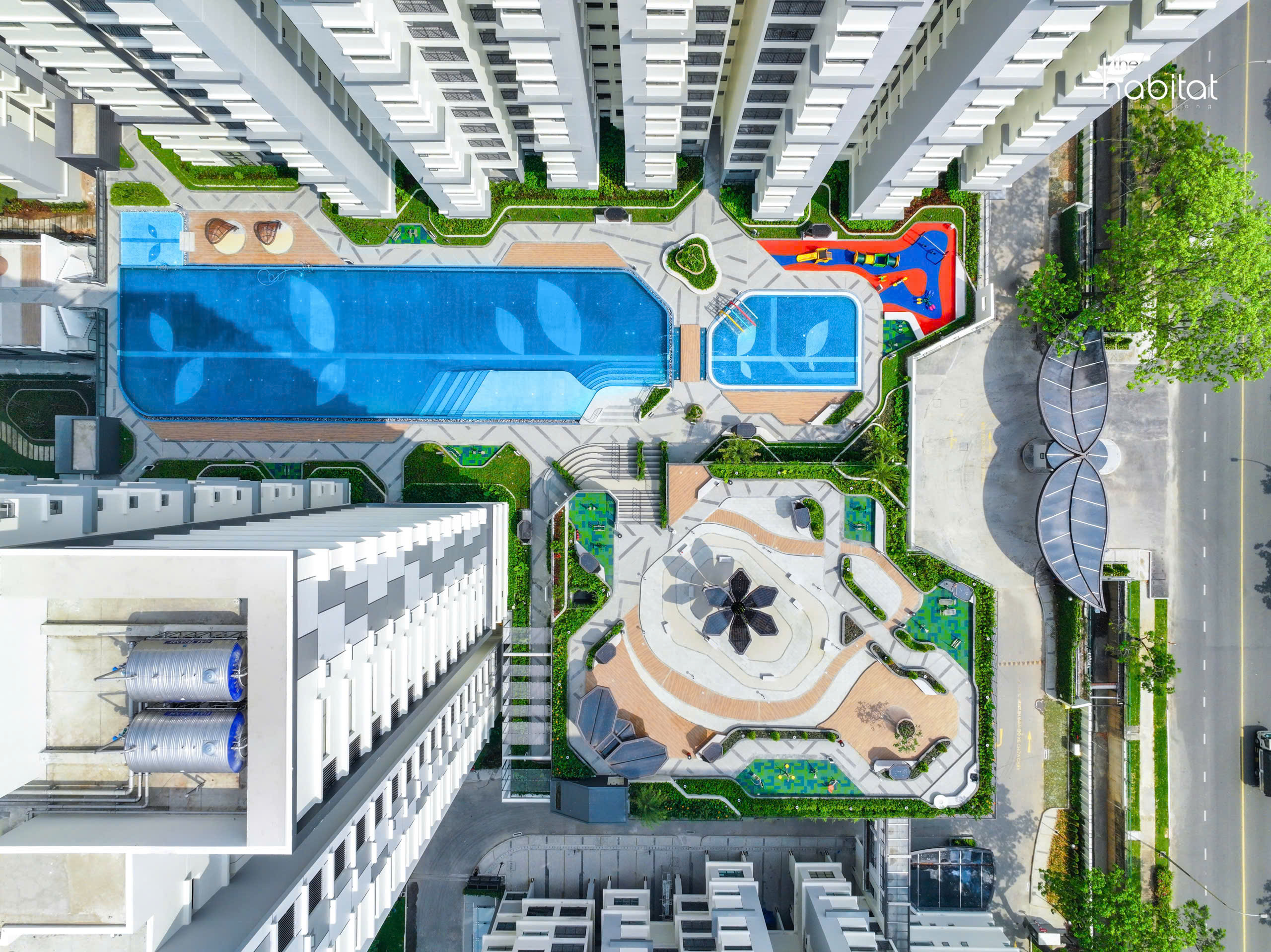 Hồ bơi trên cao nhìn xuống dự án habita